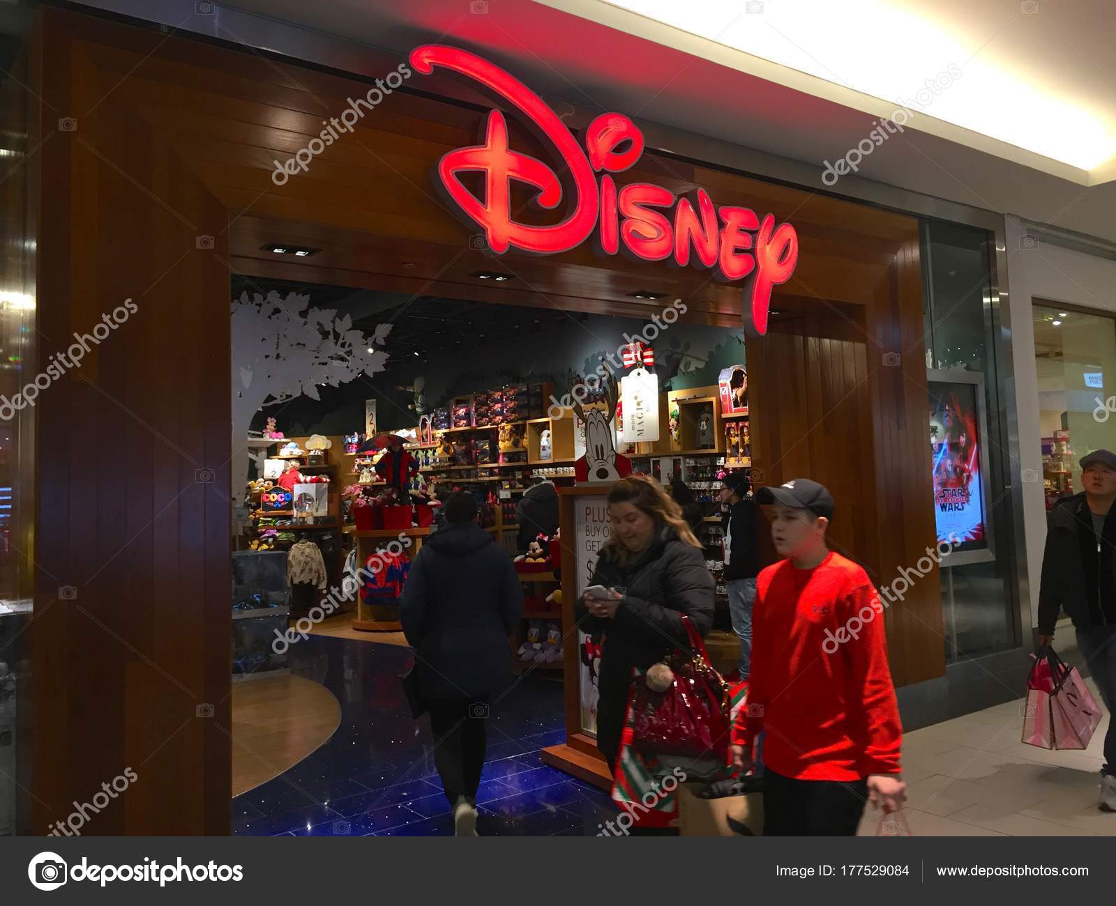 nike store at roosevelt field mall