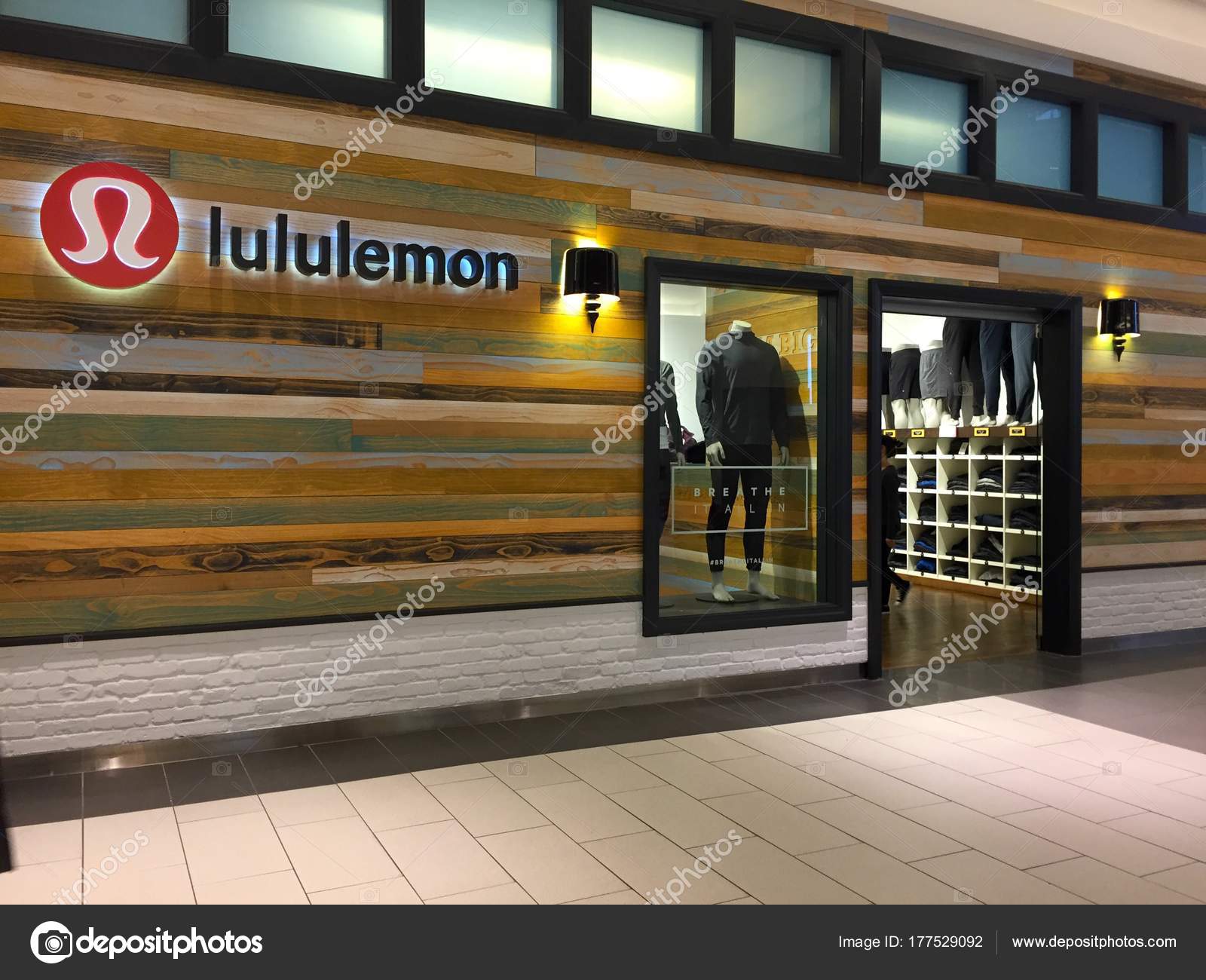 Long Island Circa 2017 Lululemon Athletic Clothing Apparal Retail Store –  Stock Editorial Photo © brandonkleinvideo #177529092