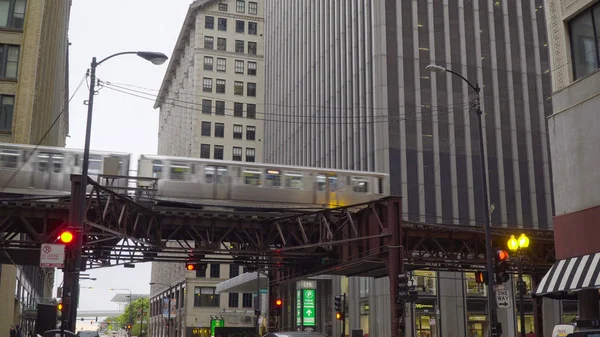 Chicago Usa Circa 2019 Loop Trein Passeren Overhead Drukke Binnenstad — Stockfoto