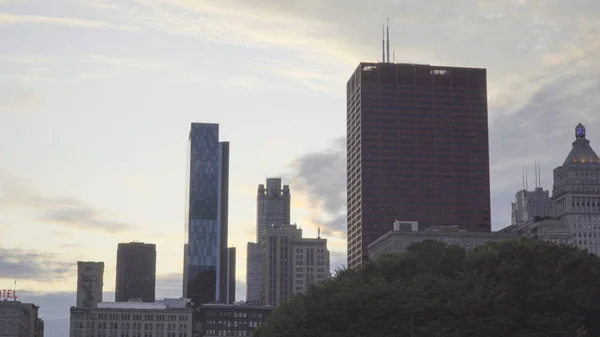 Exterior Dia Estabelecendo Foto Estoque Tiro Horizonte Downtown Chicago Noite — Fotografia de Stock