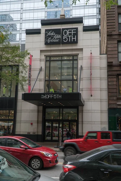 Σικάγο Usa Circa 2019 Saks 5Th Avenue Κατάστημα Λιανικής Πώλησης — Φωτογραφία Αρχείου