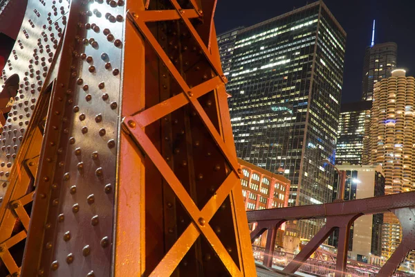 Detalle Nocturno Plano Puente Sobre Columnas Soporte Acero Con Horizonte — Foto de Stock