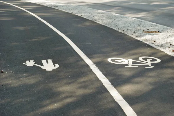 Büyük şehirde yol işaretleri