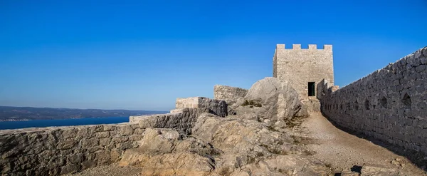 Starigrad kale Omis Hırvatistan