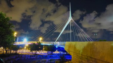 Askılı köprü gece