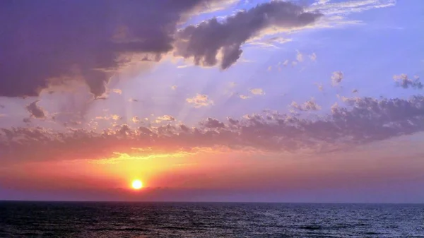 Sea view at sunset in Tel Aviv. — Stock Photo, Image