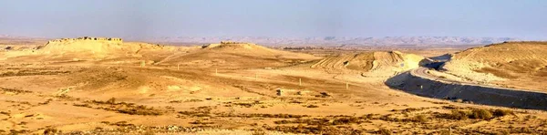 Straße in der Wüste Negev. — Stockfoto