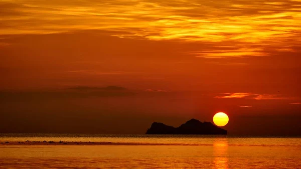 Koh Phangan üzerinde güzel gün batımı
