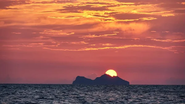 Koh Phangan üzerinde güzel gün batımı