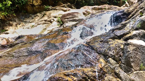 Маленький водопад на Пангане (Koh Phangan) — стоковое фото