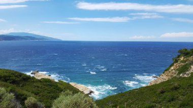 Skiathos Island rüzgarlı yaz günü Yunanistan, güzel plajı