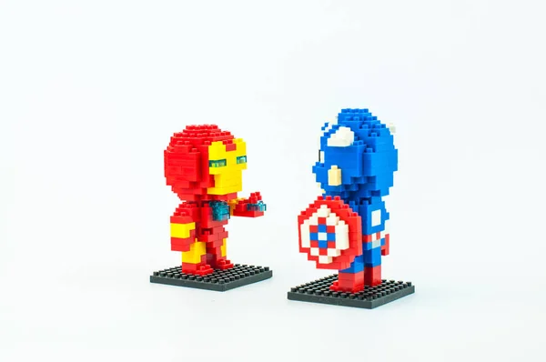 Ironman і Капітан Америка мікро блоків — стокове фото