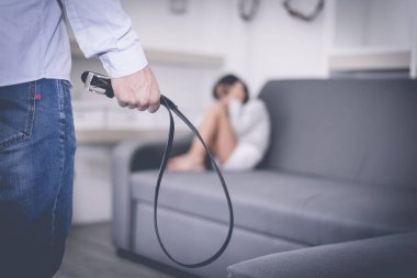 Anne Çocuk, babasına korkan kız kötüye
