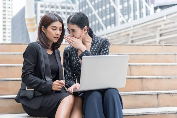 Business women gossip while using laptop at outdoor. Business an — Stock Photo, Image