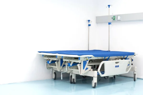 방 모서리에 2 개의 병원 침대입니다. 병원과 응급실 개념 — 스톡 사진