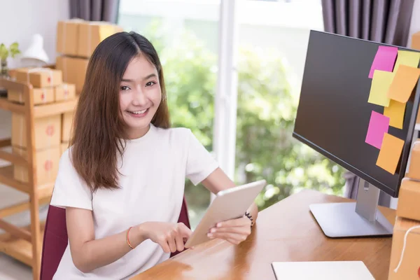 Asian Woman Using Tablet Parcel Boxes Delivery Service Theme Part — Stock Photo, Image