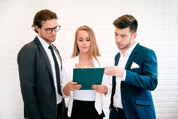 Three business people are looking at the summary report and consult together, Indoors  Businessman and Businesswoman concept, Meeting and consulting concept — Stock Photo, Image