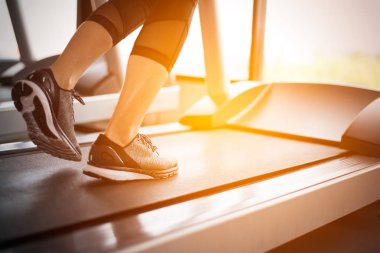 Machi çalıştırmadan Fitness kız bacak kısmında alt beden