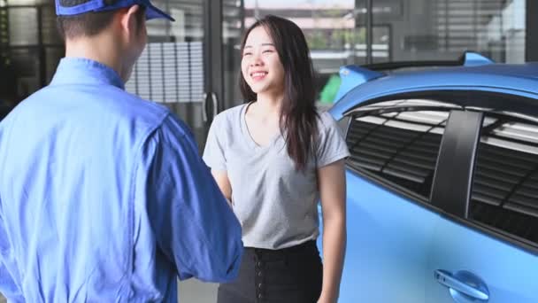 Car Mechanic Giving Car Key Delivers Car Female Customer Test — ストック動画