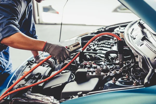 Car Mechanic Holding Battery Electricity Trough Cables Jumper Checking Maintenance — 스톡 사진