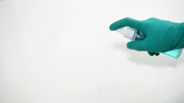 Fechar Pessoas Mesa Limpeza Das Mãos Livrar Coronavirus Quarto Doméstico — Vídeo de Stock