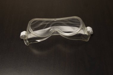 Plastik koruyucu gözlük
