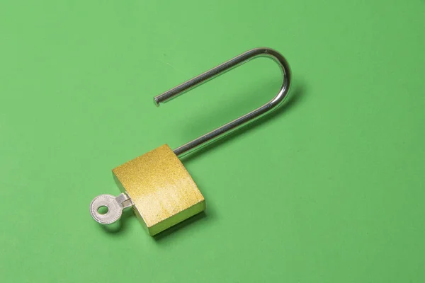 Tough Metal Paddlock — Stock Photo, Image