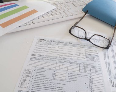 15 Nisan 'a kadar gönderilecek 1040 formlu federal gelir vergisi hazırlığı