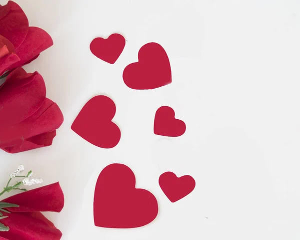 Ρομαντικό κόκκινο χρώμα και καρδιές Αγίου Βαλεντίνου συμβολίζουν ένα χαιρετισμό της αγάπης . — Φωτογραφία Αρχείου