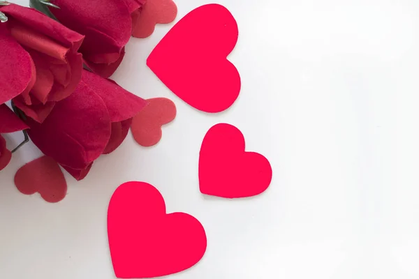 Cor vermelha romântica e corações dos namorados simbolizam uma saudação de amor  . — Fotografia de Stock