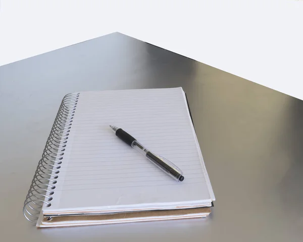 Note pad and pen used in business or academic situations for important information . — Stock Photo, Image
