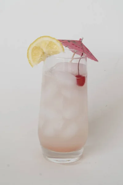 Refrescante Bebida Tropical Tom Collins Con Vodka Cereza Limón —  Fotos de Stock