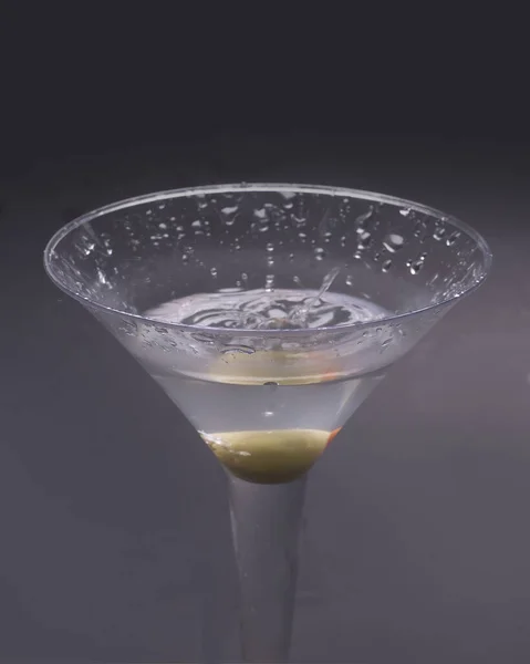 Vodka Martini Servi Avec Vert Vivant Pour Une Délicieuse Boisson — Photo