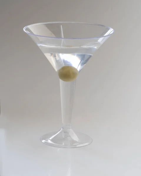 Wodka Martini Serviert Mit Einem Grünen Lebendigen Für Ein Köstliches — Stockfoto