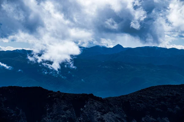 Vulkáni durva táj a Tongariro national park, Új-Zéland — Stock Fotó