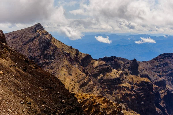 Panorama delle montagne vulcaniche a Tongariro, Nuova Zelanda — Foto Stock