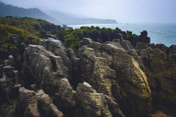 新西兰帕拉奥亚国家公园的Punakaki Pancake Rocks — 图库照片
