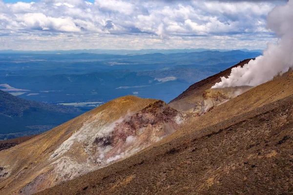 Vista vulcânica da paisagem no parque nacional de Tongariro, Nova Zelândia — Fotografia de Stock