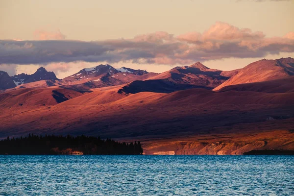 테 카 포 호수 산 극적인 석양의 풍경 보기 — 스톡 사진