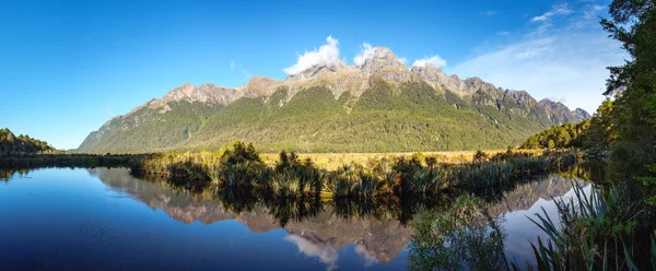 Vista panorâmica do lago Mirror em Fjordland, Nova Zelândia — Fotografia de Stock