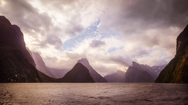 밀 포드 사운드, 뉴질랜드의 파노라마 풍경 보기 — 스톡 사진