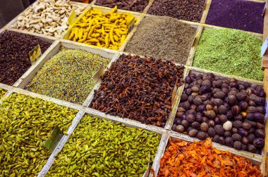 Ayrıntı piyasada oryantal baharat