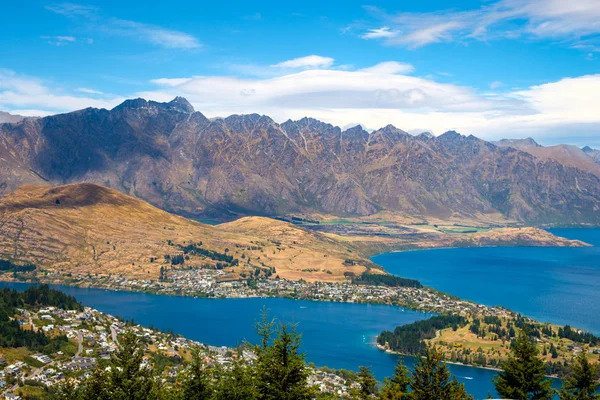 风景优美的新西兰皇后镇和叠嶂山脉观 — 图库照片