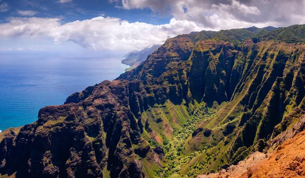 Panoramisch landschapsmening van dramatische Na Pali kustlijn, Kauai — Stockfoto