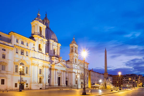 Vista panorâmica da Piazza Navona em Roma antes do nascer do sol — Fotografia de Stock