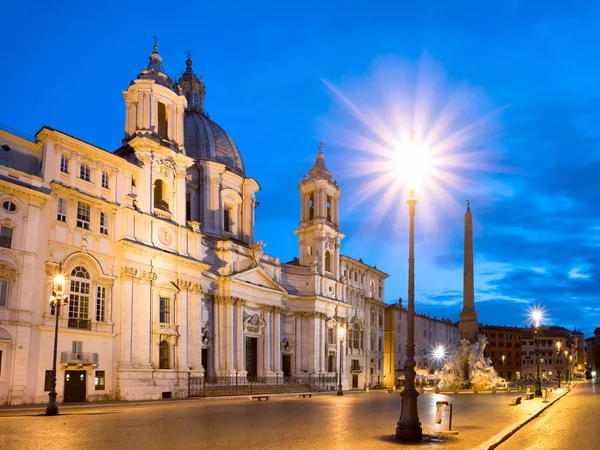 Vista panorámica de Piazza Navona en Roma antes del amanecer —  Fotos de Stock