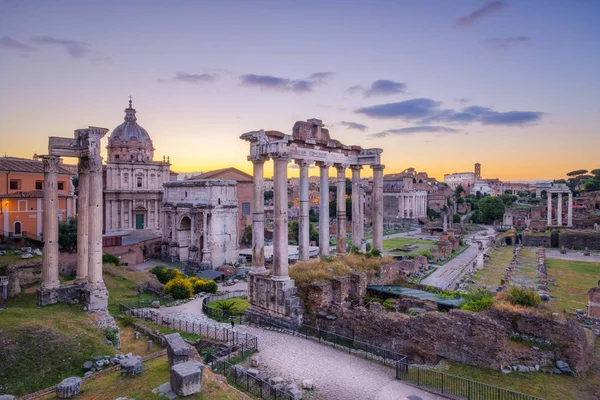 Scenic view of Roman Forum before sunrise, Rome — Stock Photo, Image