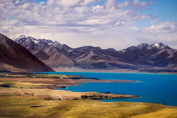 Vistas panorámicas de lagos y montañas, Lago Tekapo, Nueva Zelanda —  Fotos de Stock