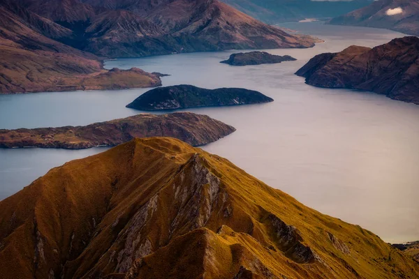 Dettaglio paesaggio del lago Wanaka all'alba, Nuova Zelanda — Foto Stock