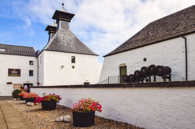 Islay, İngiltere - 25 Ağustos 2013: Ardbeg damıtım giriş